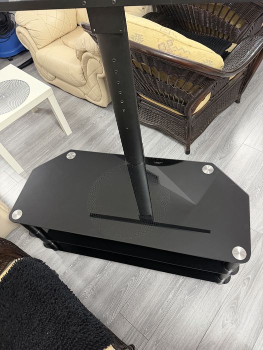 Masa de tv din sticla