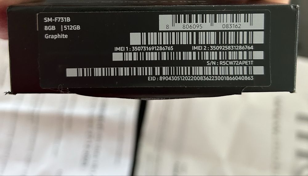 Vând Samsung Galaxy Z Flip 5 (model SM-F731B), varianta cu 512 GB memorie internă și 8 GB RAM, culoare Graphite