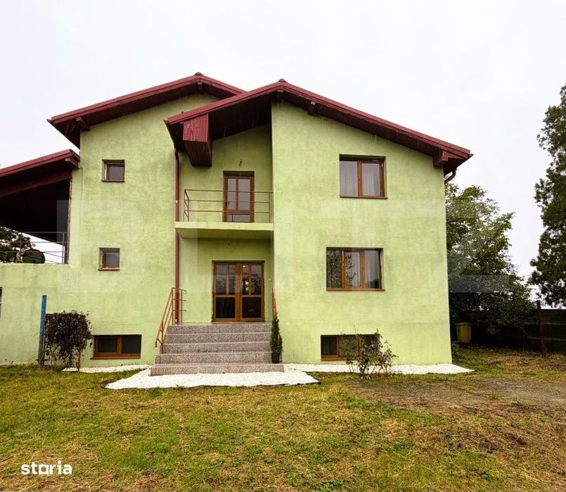 Vila 380mp, cu panorama si curte de 2100 mp in Carcea