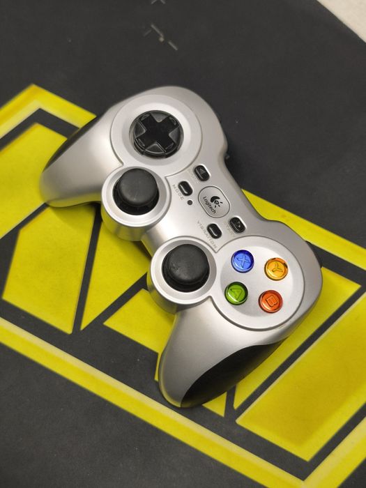 Джойстик Logitech F710