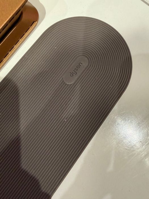 Продавам Dyson Airstrait