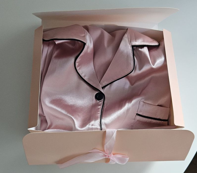 Нова дамска сатенена пижама с подаръчна кутия