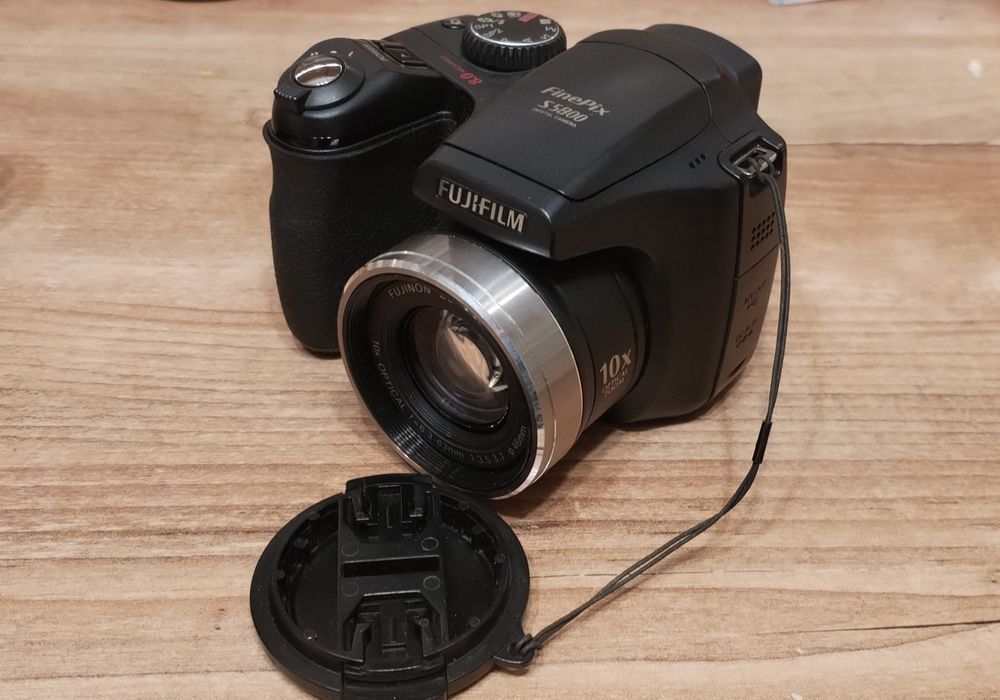Полупрофесионален фотоапарат Fujifilm  S5800