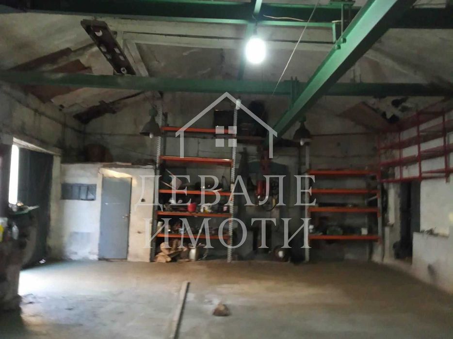 Продава се монолитна промишлена сграда в стария център на град Русе.