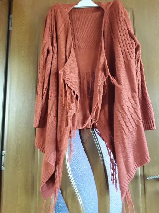 Vând Cardigan Damă în Colț Mărimea XL