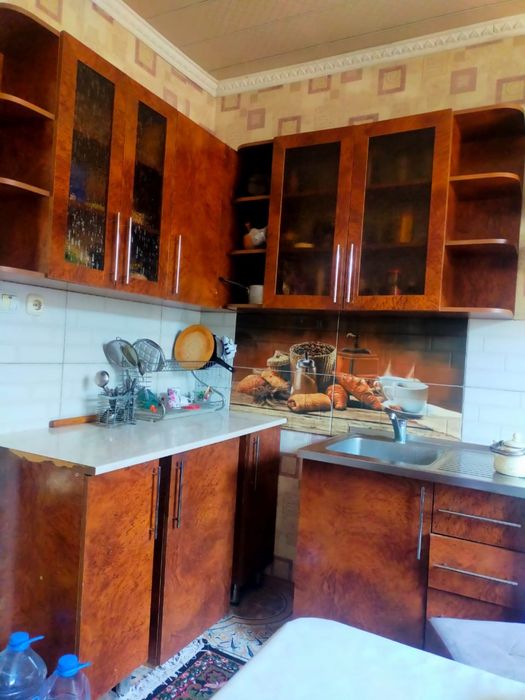 Продам кухонный гарнитур в хорошем состояний