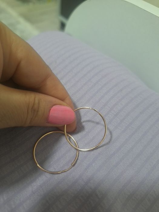 Продаю золотые серьги