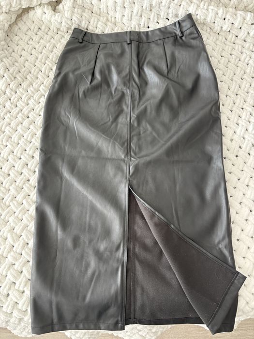 Дълга кожена пола