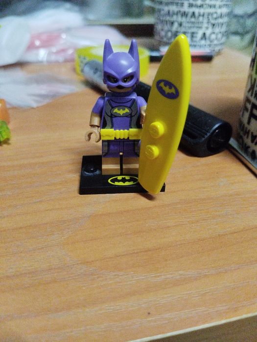 Коллекционная LEGO минифигурка Batgirl (Бэтгерл) с аксессуаром
