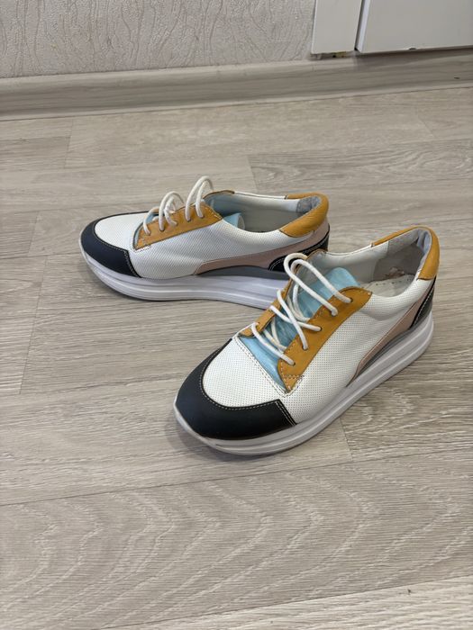 Кроссовки летние