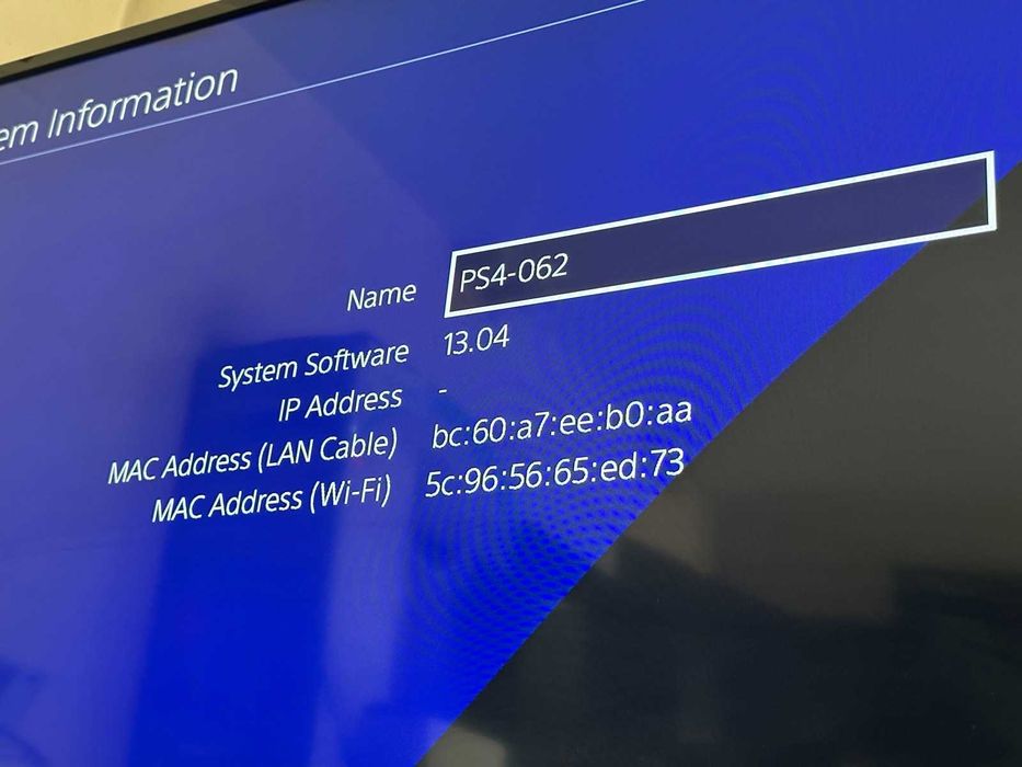 Продавам PlayStation 4 Slim 1TB + 1 джойстик