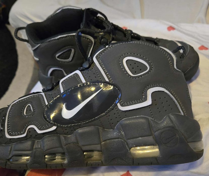 Adidasi Nike Uptempo!