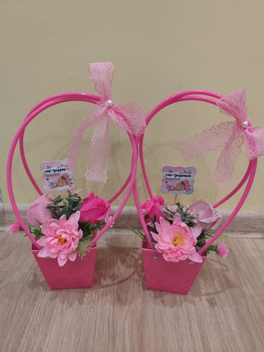 Аранжировка със сапунени рози и други цветя