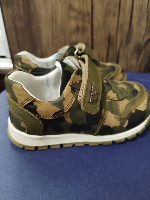 Продам кроссовки