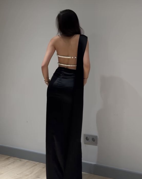 Вечернее, черное платье с открытой спиной