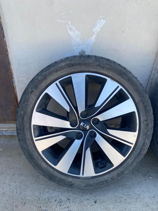 Покрышка с диском 245/45/19