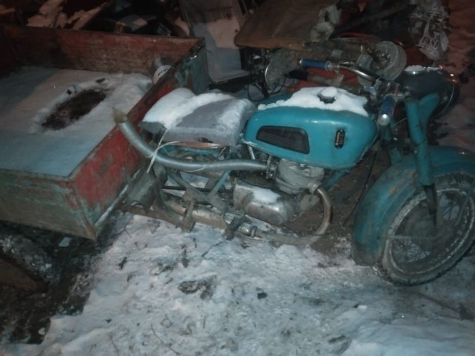 Продам мотоцикл комплектующие иж