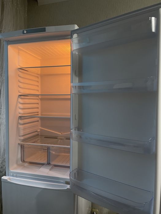 Продаю б/у холодильник