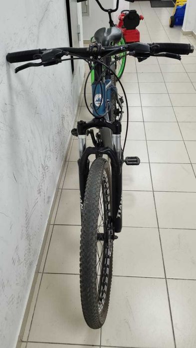 Велосипед MTB черного и бирюзового цвета