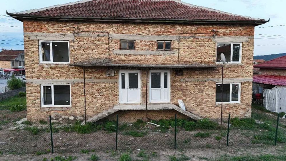Продава се Къща в Долни чифлик - 390 кв.м за 265 €/кв.м - Снимка #1