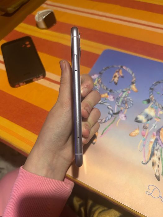 iPhone 11 с кутия и зарядно