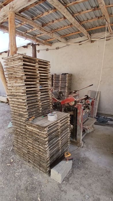 Shlakablok apparat va paddonlar sotiladi