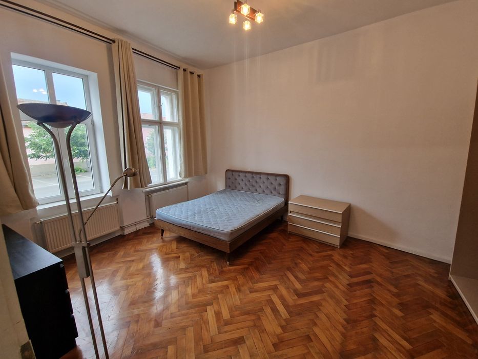 Ap 3 cam la casa acces direct din str.zonă Decebal, muncitorii