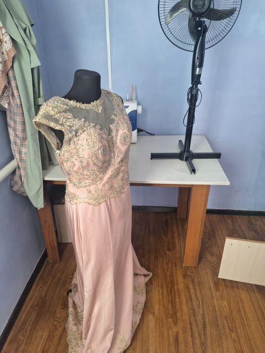 Платье продам элегантный вечерние платье