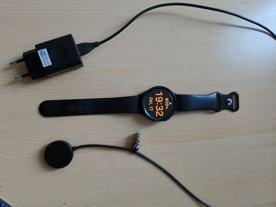 Продавам смарт часовник Samsung Galaxy Watch 5 Pro (45mm) LTE в черен цвят (Black Titanium).