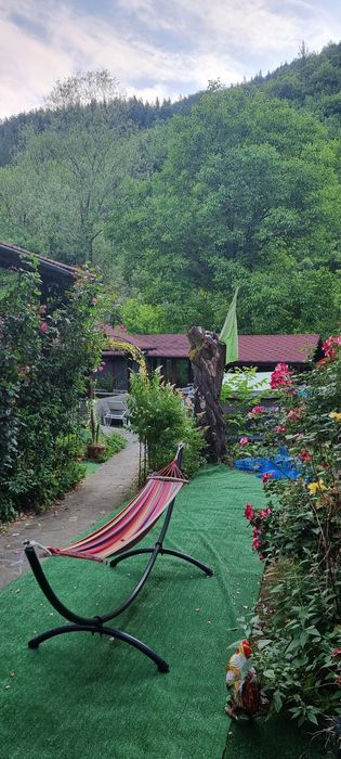 Къща (Граничи със река и планина!)