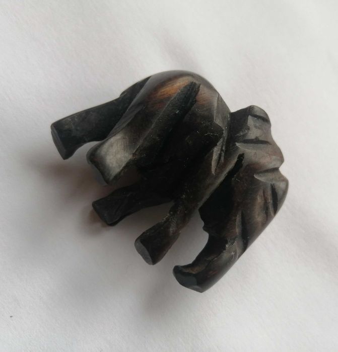 Baby elefant elefantel sculptura handmade de buzunar, din lemn abanos