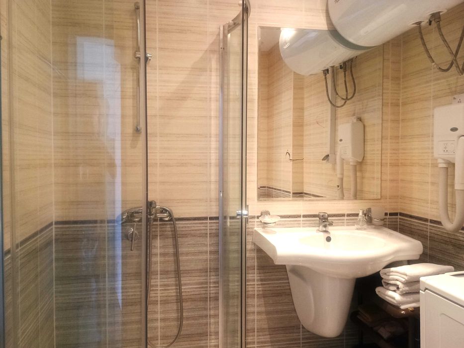 Дава се под наем Тристаен апартамент в Несебър - 108 кв.м за 256 € - Снимка #1