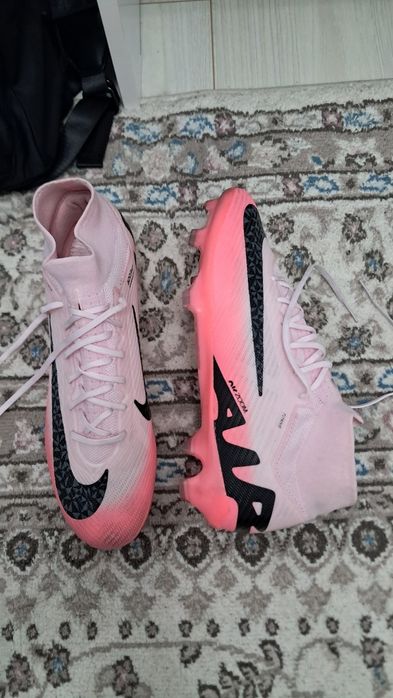 Air zoom розовый бутцы