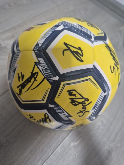 Minge de fotbal cu romania semnata de echipa stelei din liga a 2 a
