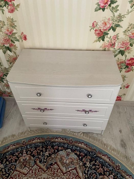 Продам белый комод