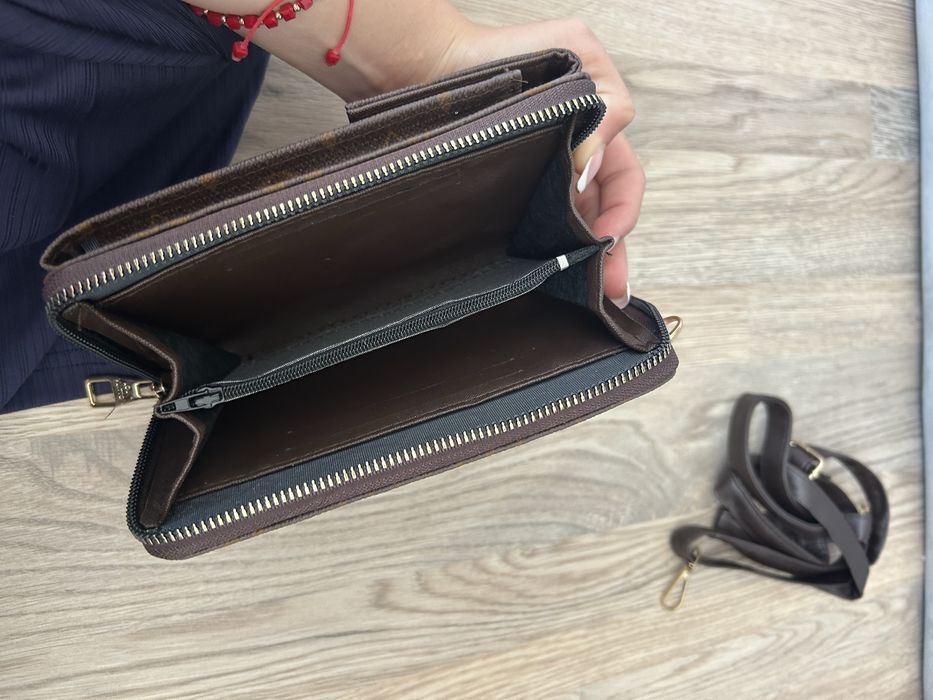 Чанта портмоне с дълга дръжка