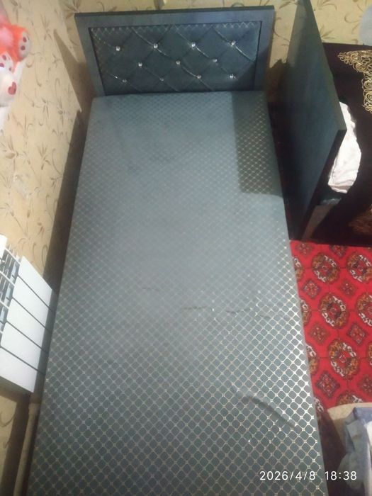 Кровать и шкафчик в отличном состоянии