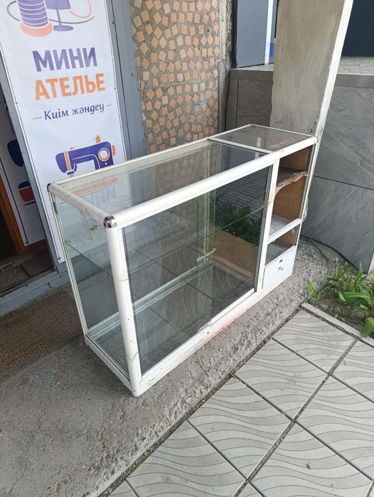 Отдам витрину бесплатно