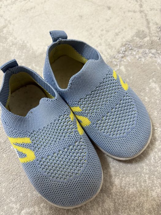 Легкая детская обувь