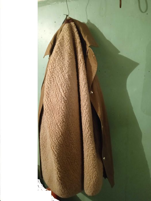 Бежава канадка с каракул отвътре