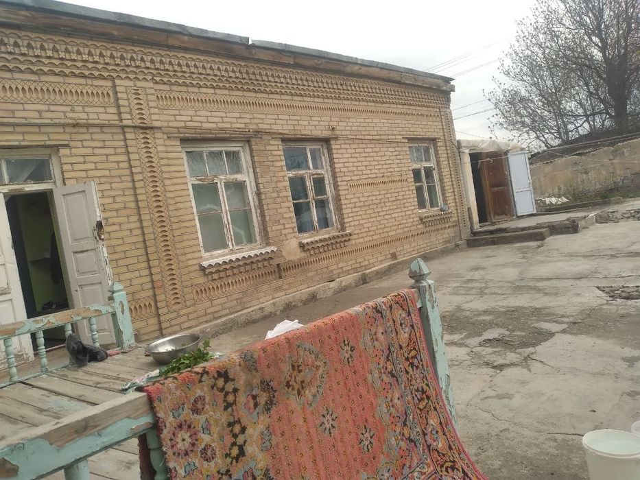 Xovli sotiladi eski shaxarda