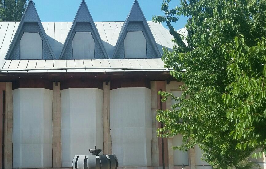 OLMAZOR TUMANI OXUNBOBOYEVDA 3 etaj mansarda Uy sotiladi