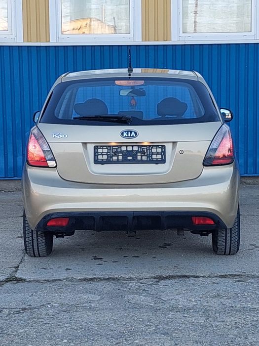 Kia Rio 2011  e5  1.4 (Benzina) 170000 Carte service  2 Chei