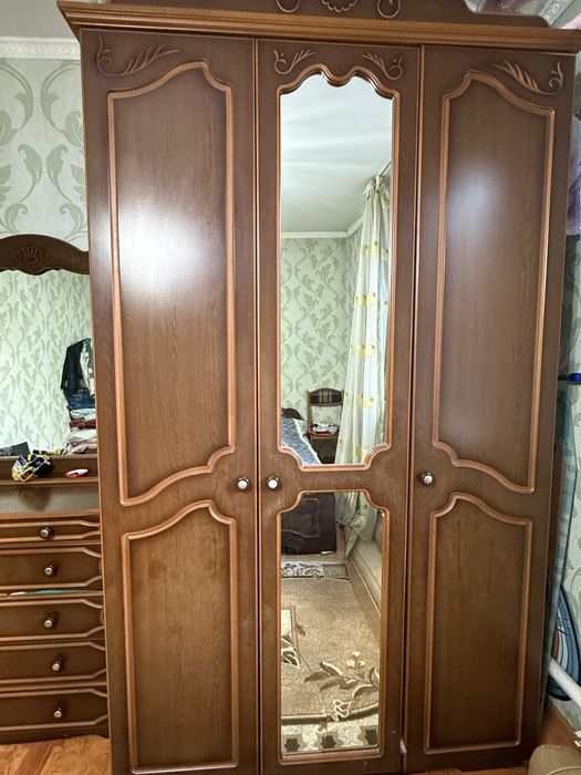 Продается спальный гарнитур