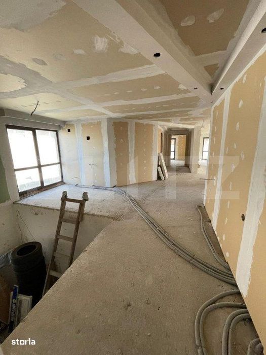 Spatiu comercial, 227 mp, semifinisat, zona Scheia