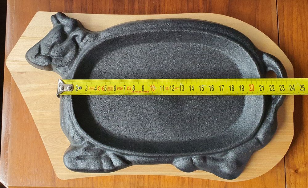 Platou de servire din fontă, formă de vacuță