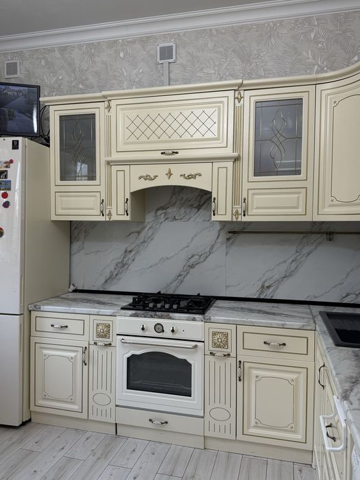 Продается кухонный гарнитур б/у