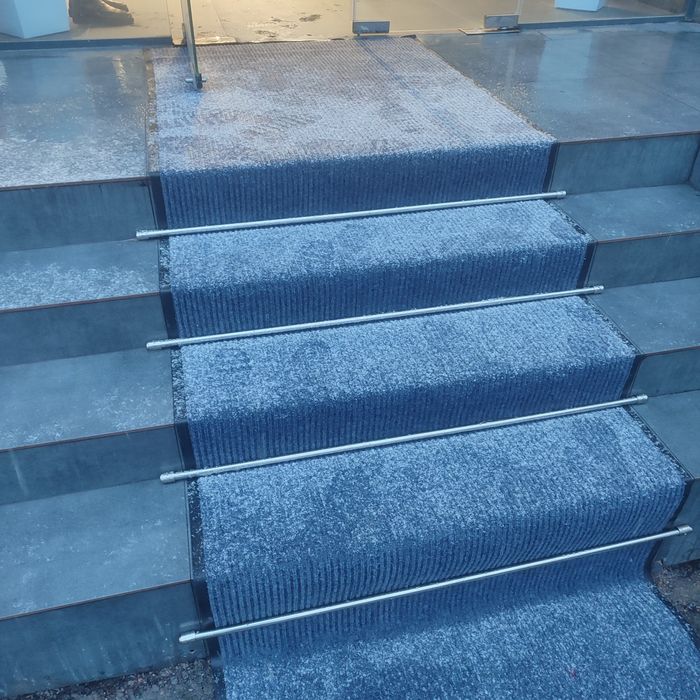 Zinalarga temir qush