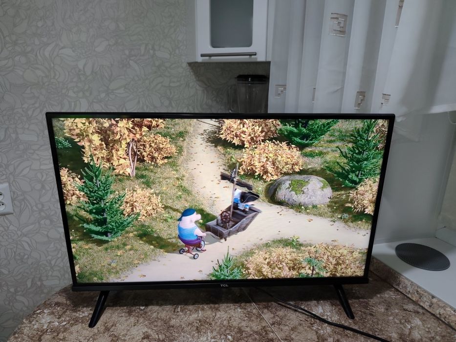 Телевизор Смарт 82 см диагональ