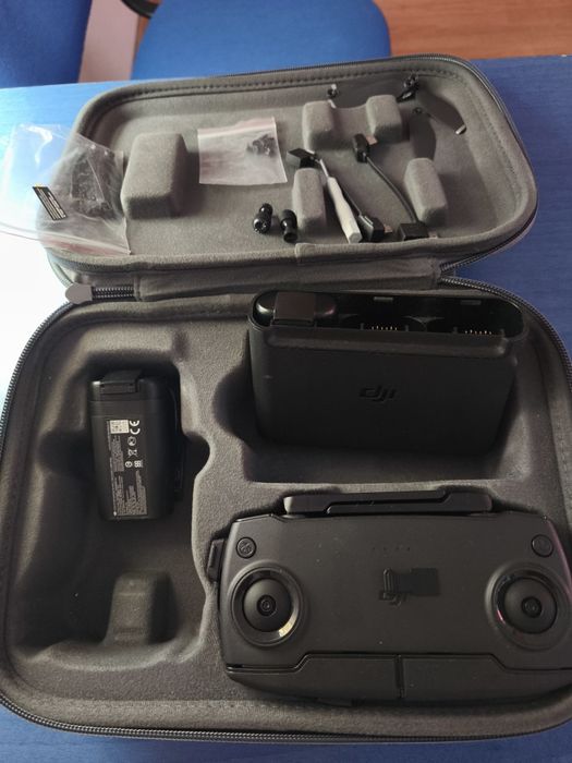Geantă DJI Mini, 2 baterii originale cu banc incarcare,  comanda, și accesorii